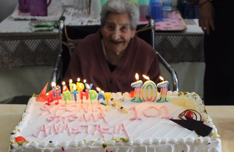 ImageHandler 101 ετών, Αναστασία Σαρρή, Παιδεία, Φίλοι