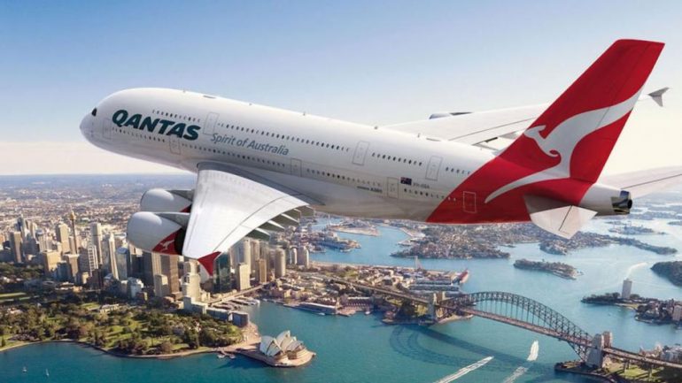 qantas emirates 1450x700 PANIC, flight