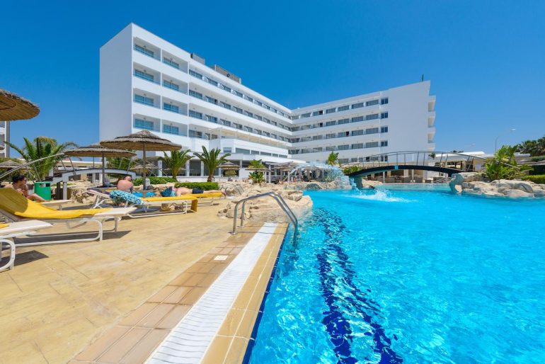 30420680 Nea Famagusta, Hotels