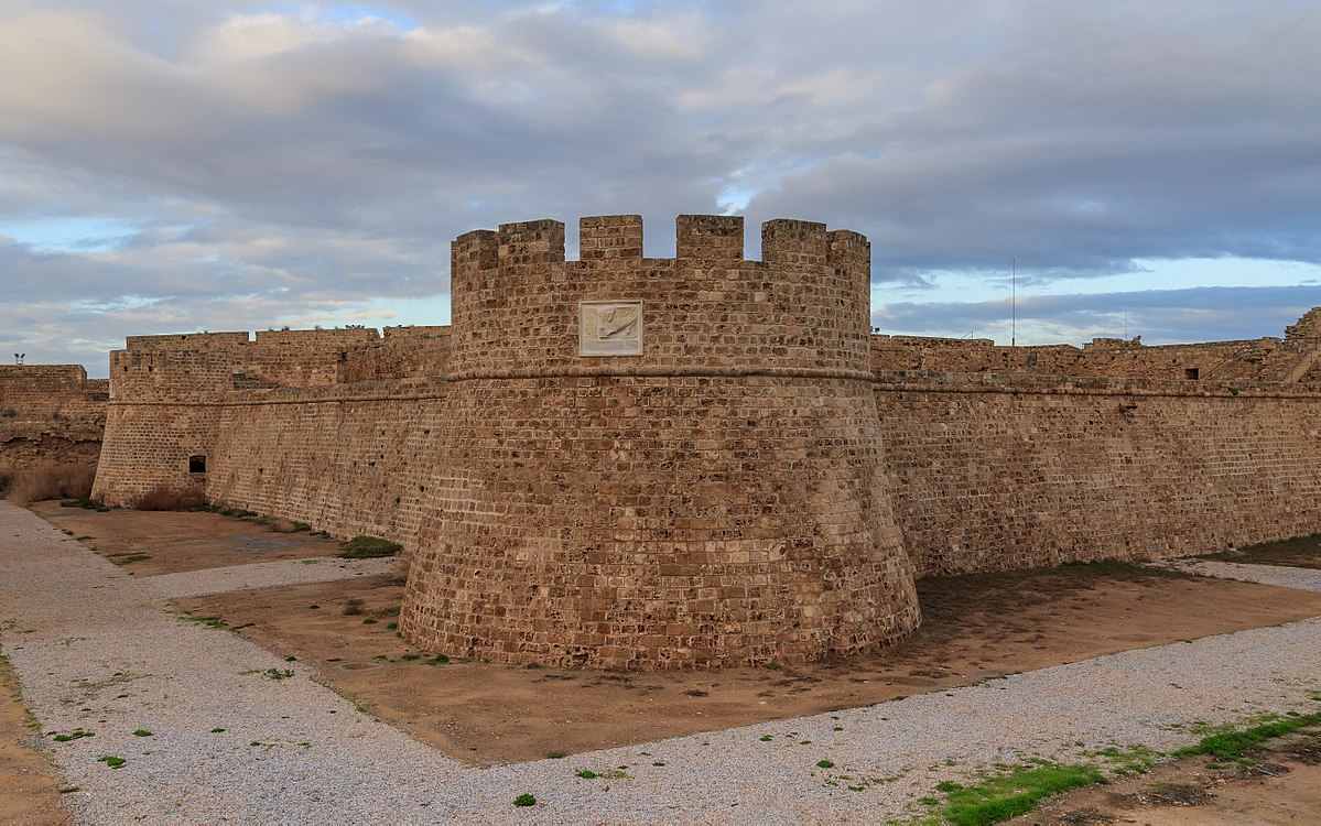 1200px Famagusta 01 2017 img26 city walls Othello Tower Αμμοχωστος