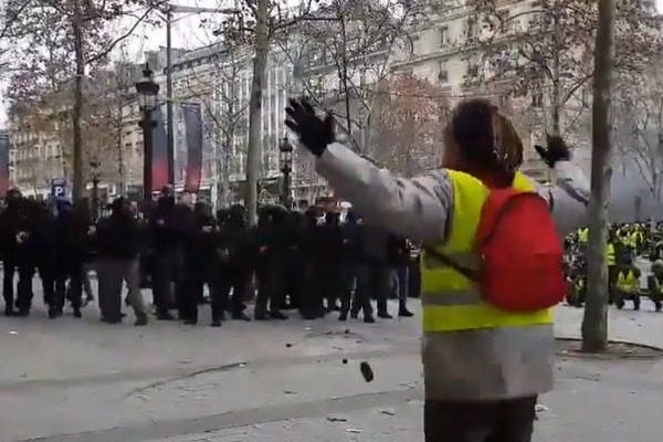 gallia diad 211 Αστυνομία, Γαλλία, διαδηλωτής