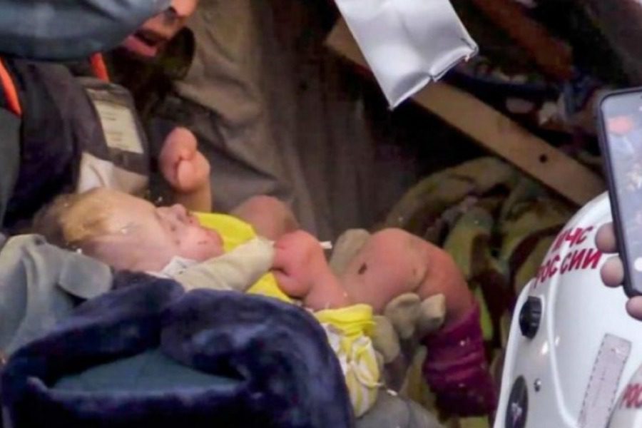 "Miracle" in the ruins of an apartment building in Russia: An infant was pulled out alive