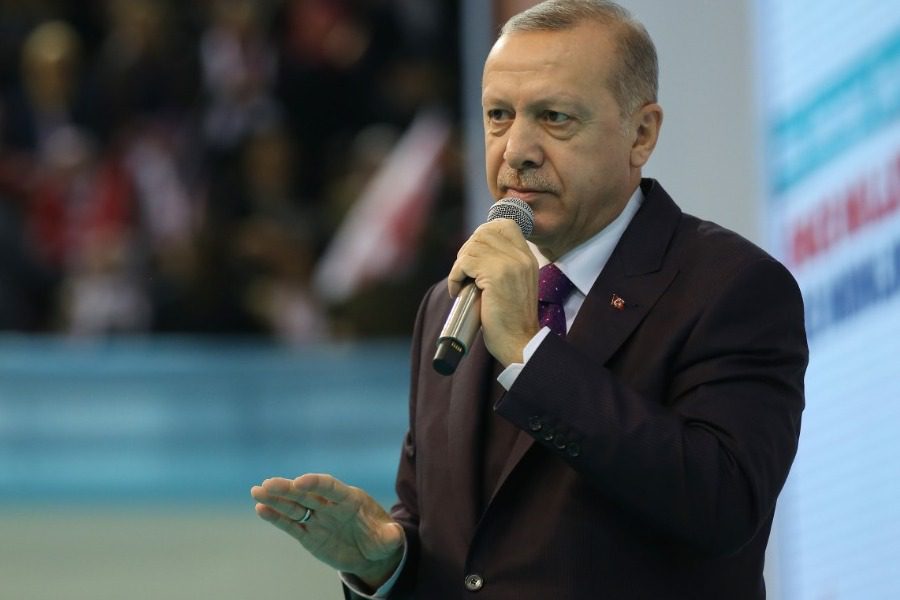 "I will throw the Greeks into the sea": Provocative Erdogan in Izmir