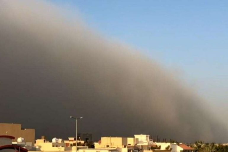 Γιγαντιαίο σύννεφο σκόνης «καταπίνει» το Ριάντ