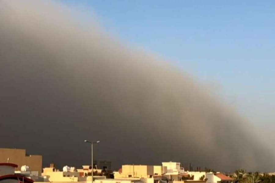 Гигантское облако пыли «проглатывает» Эр-Рияд