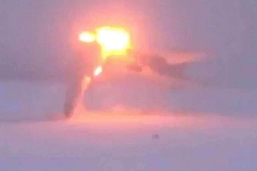 Αεροπλάνο κόβεται στα δύο ενώ επιχειρεί προσγείωση μέσα σε χιονοθύελλα