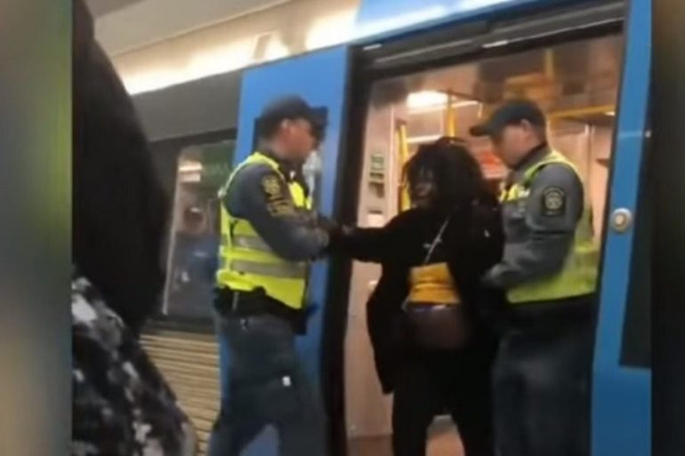 Sweden: Police forcibly remove a pregnant woman from the subway