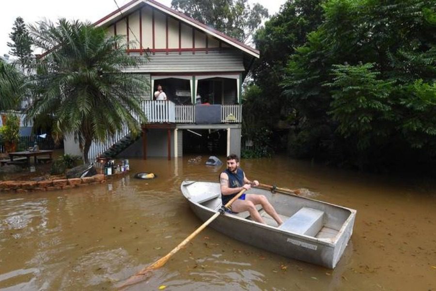Αυστραλία: Καύσωνας, πλημμύρες και κροκόδειλοι στους δρόμους