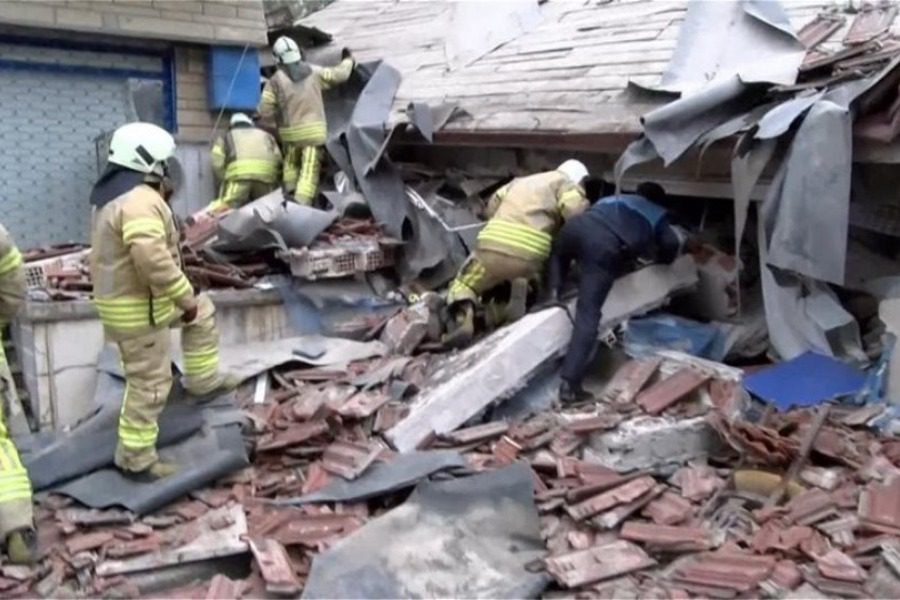 The video from the collapse of the apartment building in Istanbul is shocking