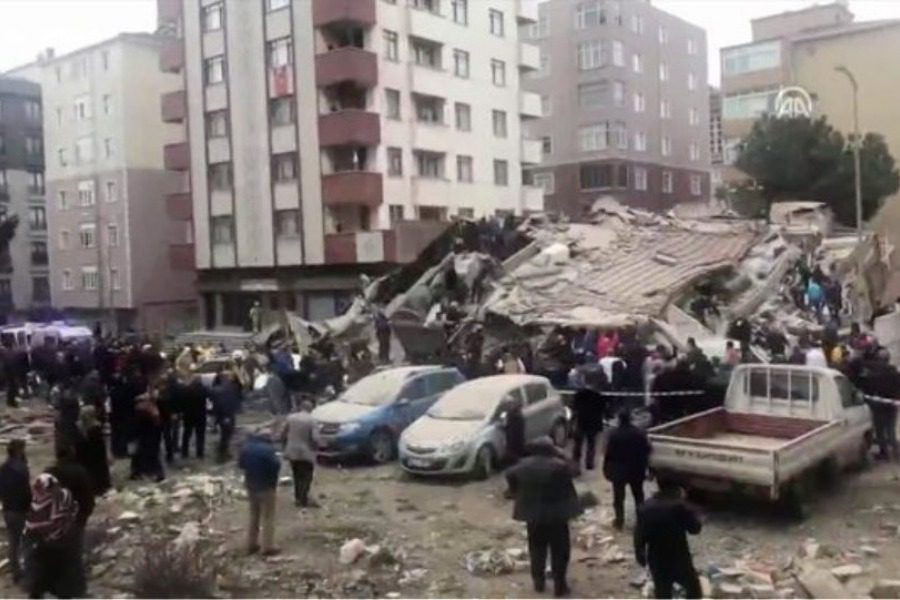 Κωνσταντινούπολη: Κατέρρευσε εξαώροφο κτίριο