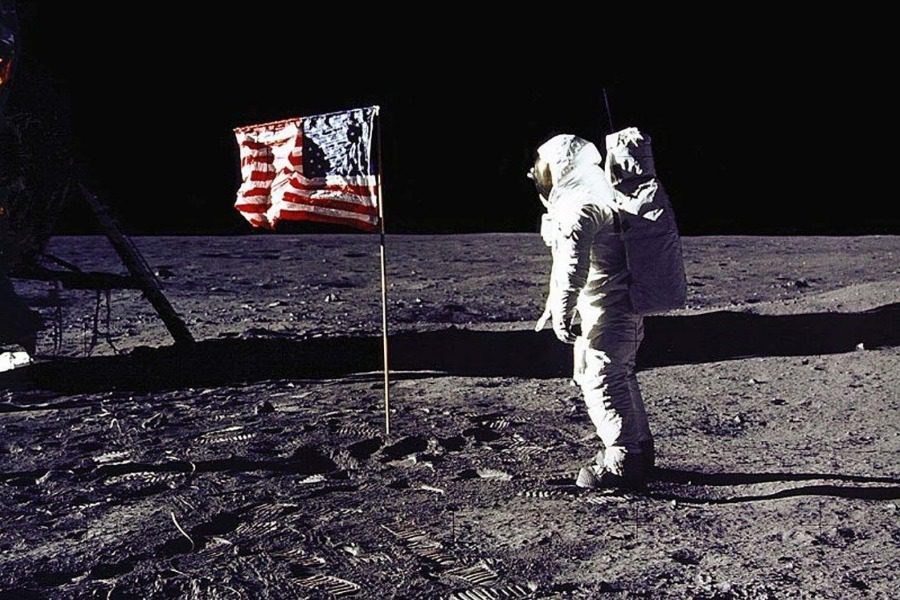 НАСА хочет снова отправить астронавтов на Луну ... и остаться