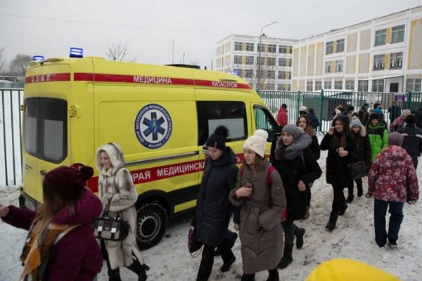 Russia: Part of the roof of a university building collapsed