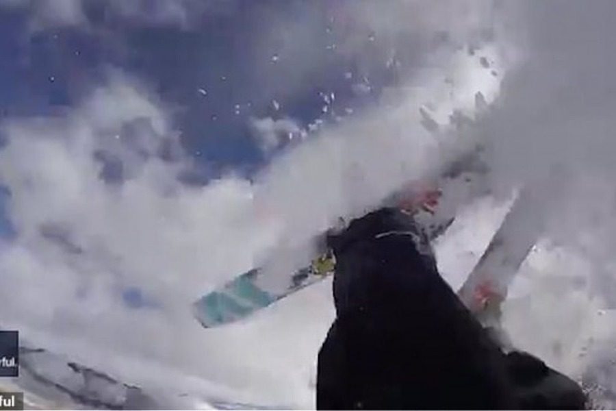 Τρομακτικό βίντεο: Σκιέρ καταγράφει τη στιγμή που καταπλακώνεται από χιονοστιβάδα