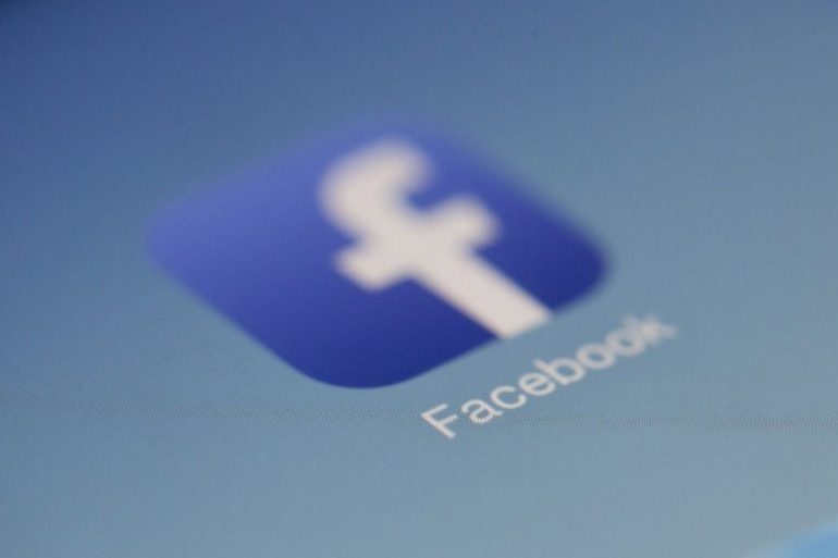 Global Facebook and Instagram have fallen