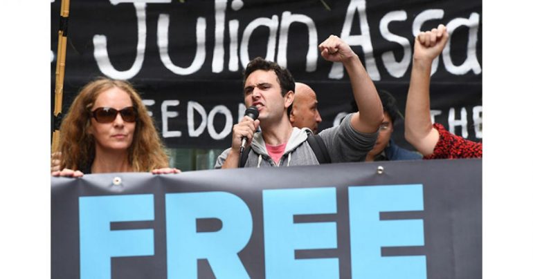 assange protest Wikileaks, ΕΚΔΟΣΗ, Εκουαδόρ, ΗΠΑ, Λονδίνο, ΠΡΕΣΒΕΙΑ, Σουηδία, ΣΥΛΛΗΨΗ, ΤΖΟΥΛΙΑΝ ΑΣΑΝΖ