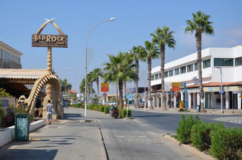 Nea Famagusta road, TOURISTS, INJURY