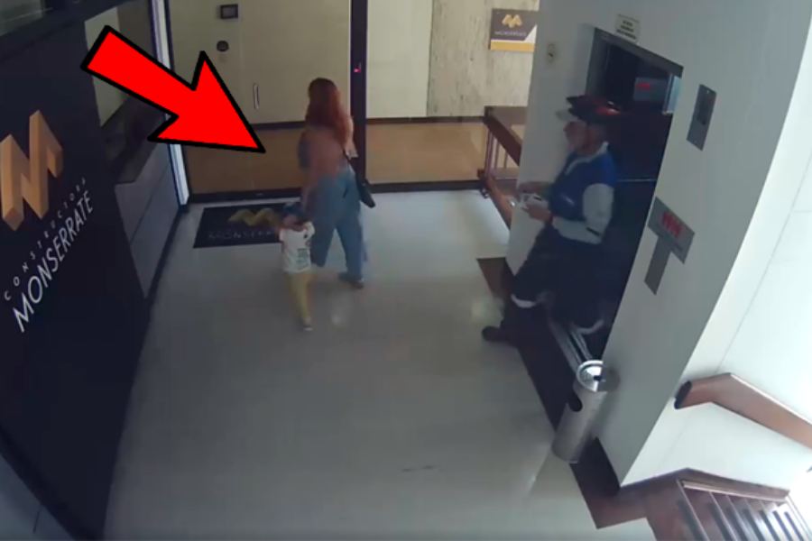 Colombia: A woman saves a baby before falling down the stairs