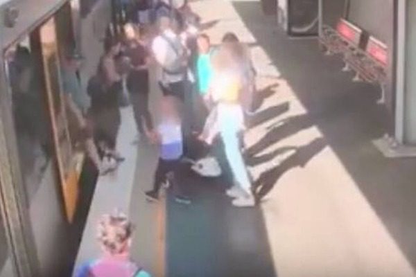 Scary video: A child falls into a gap between a train and a dock