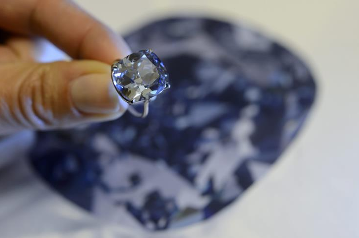 Untitled 5 διαμάντι, έκθεση κοσμημάτων, Ιαπωνία, κλάπηκε
