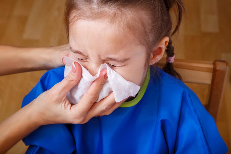 flu girl blow nose Vaccines, Seasonal Influenza, Prevention Measures, Children, HEALTH