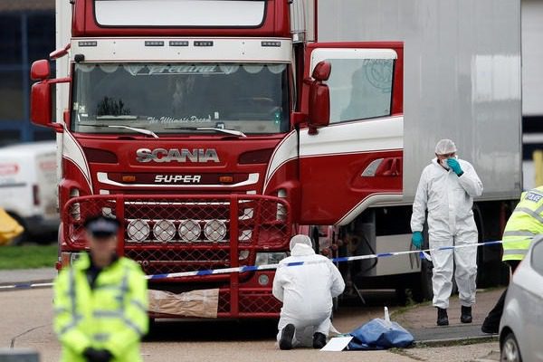 Έσεξ: Τέσσερις οι συλλήψεις για τους 39 νεκρούς στο φορτηγό