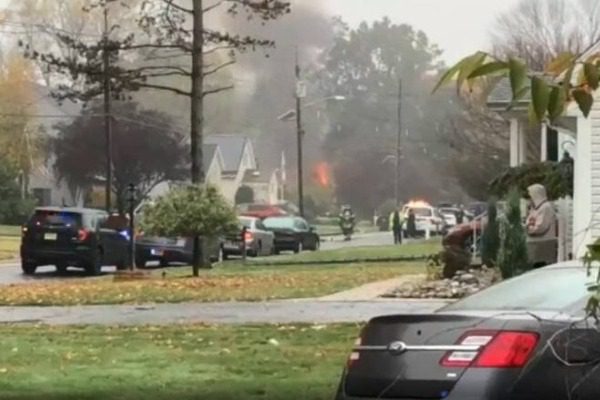USA: Plane crash on houses in New Jersey