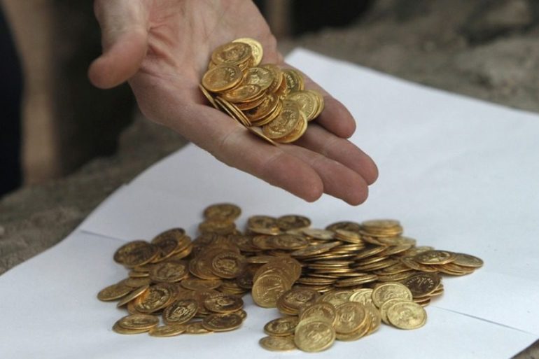 Τύχη βουνό: Κέρδισε το λαχείο και λίγο αργότερα βρήκε 2500 συλλεκτικά νομίσματα