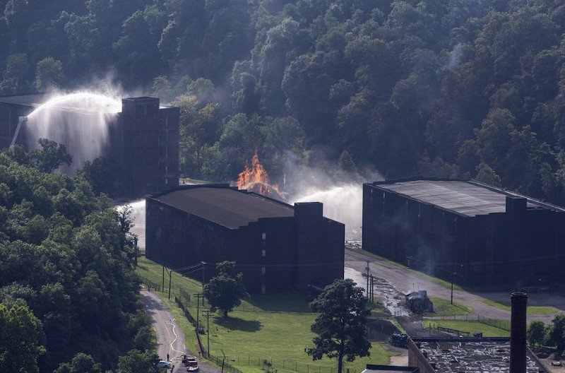 fire distillery Kentucky βαρέλια με ουίσκι, ΗΠΑ, οικολογική καταστροφή, ποτάμια, ποταμός Κεντάκι, Πρόστιμο, ΠΥΡΚΑΓΙΑ