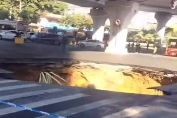 Video: The earth opened up and swallowed a truck and three people