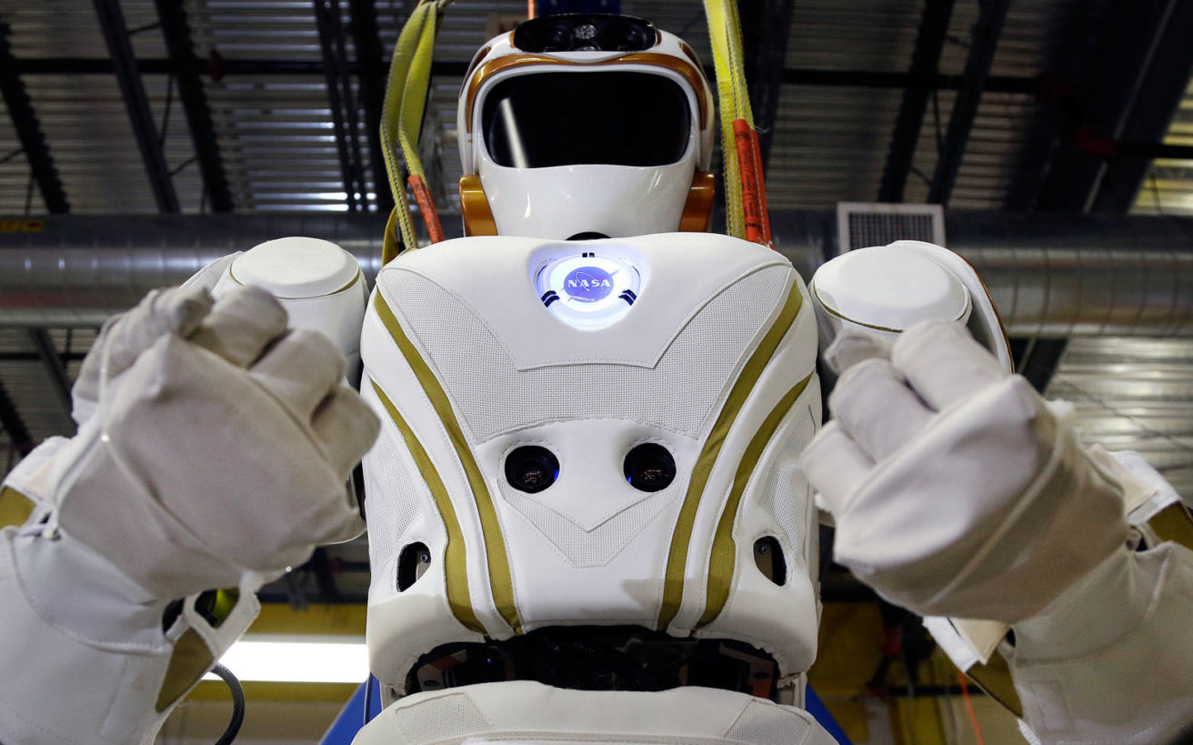 wk robotiki2 robot, εκπαιδευτικη ρομποτικη, θαλασσια ρομποτικη, καθηγητηΣ, καθηγητής Πανεπιστημίου, Ρομποτική, ρομποτικη ιατρικη, ρομποτικη τεχνολογια, ρομποτικη χειρουργικη, συνέντευξη