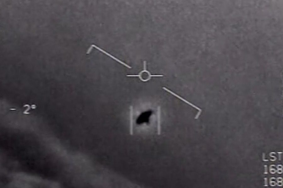 Three videos of "air battles" of fighters and UFOs from the Pentagon