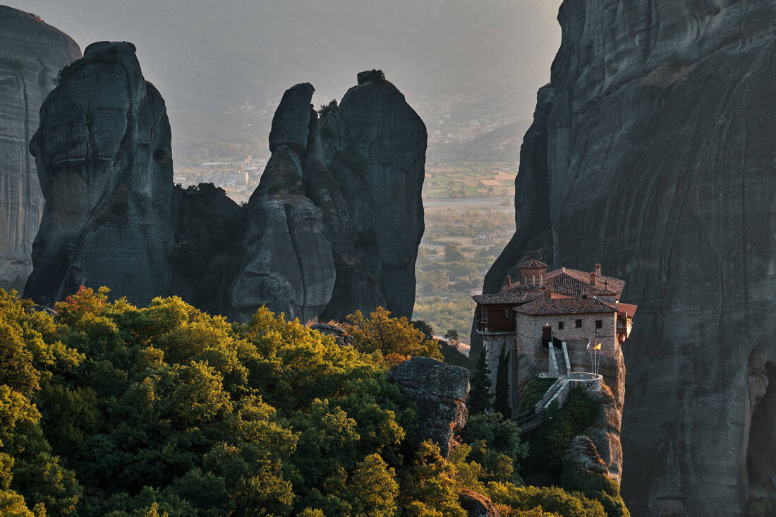 shutterstock 1543595363 rock, Thessaly, Kalambaka, Meteora, monastery, monk, Monastery