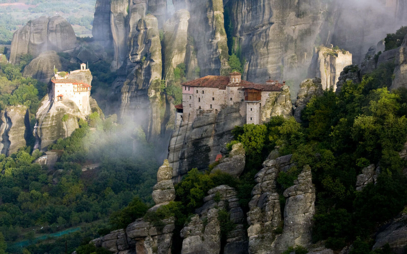 weekebndmegaelepri 1312x819 1 rock, Thessaly, Kalambaka, Meteora, monastery, monk, Monastery