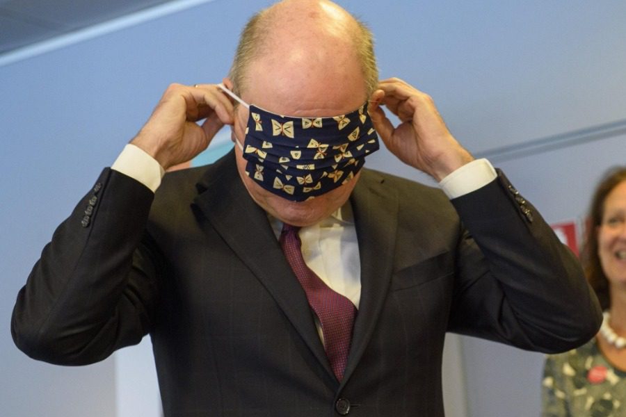 Βέλγιο: Χαμός με τα πλάνα του υπουργού που δεν κατάφερε να βάλει σωστά τη μάσκα