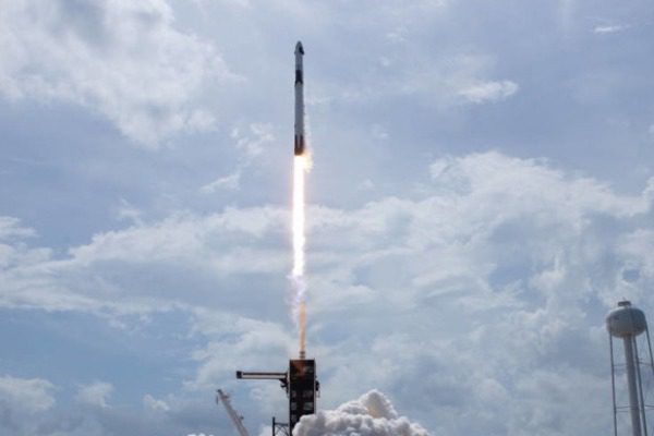 SpaceX: Οι αστροναύτες του Dragon έφτασαν στον Διεθνή Διαστημικό Σταθμό