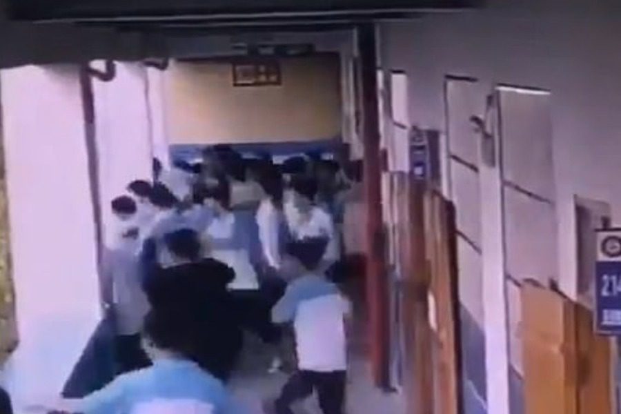 A high school student threw his classmate from the fourth floor
