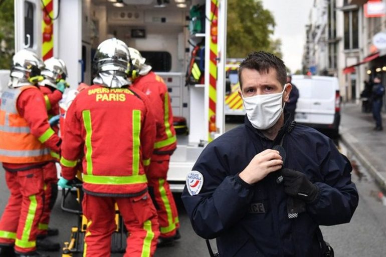 Eπίθεση με μαχαίρι στα γραφεία του περιοδικού Charlie Hebdo