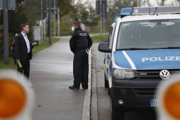 Car crashes on pedestrians in Germany: One dead and three injured