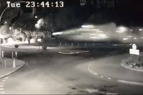 Σοκαριστικό βίντεο: Αυτοκίνητο «πέταξε» και προσγειώθηκε σε τοίχο