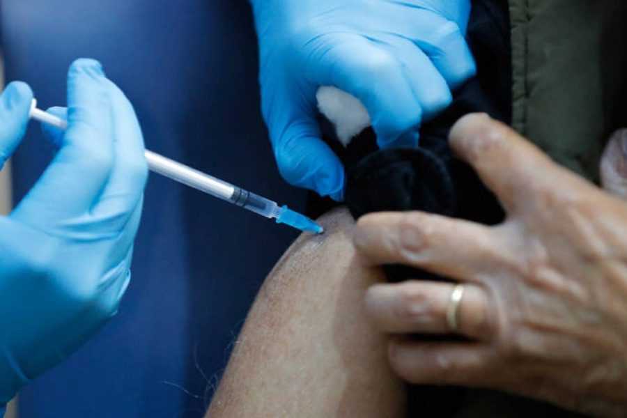 Καμπανάκι από Βρετανία: Να μην κάνουν το εμβόλιο όσοι έχουν αλλεργίες
