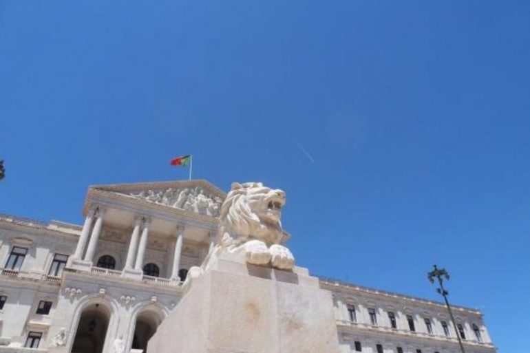 Португалия: парламент узаконил эвтаназию
