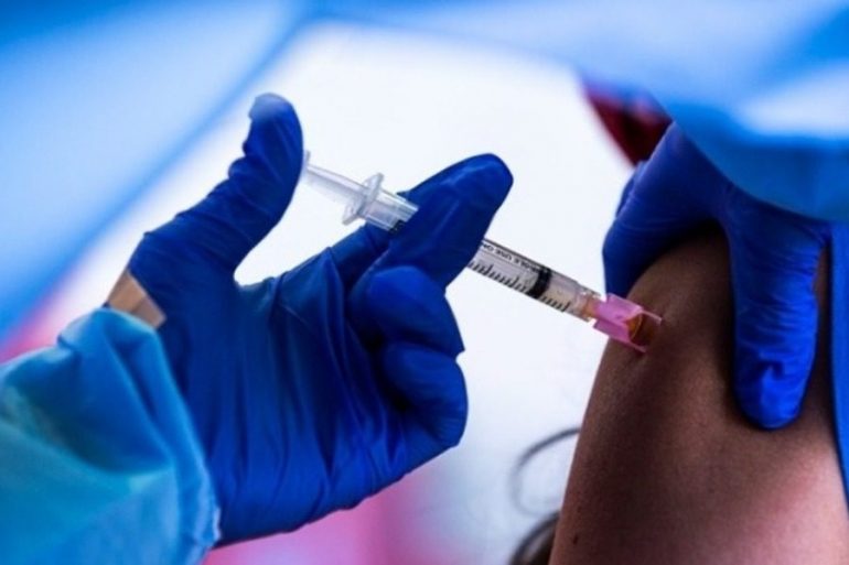 H AstraΖeneca ενδέχεται να παραδώσει λιγότερα από τα μισά εμβόλια στην Ευρώπη