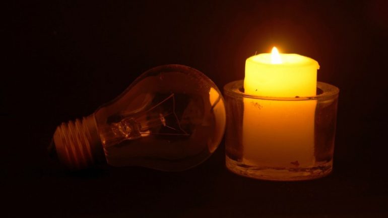 power.outage.light .bulb .candle.istock