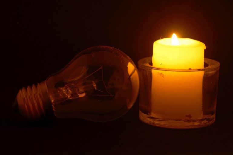 power.outage.light .bulb .candle.istock Κυπρος