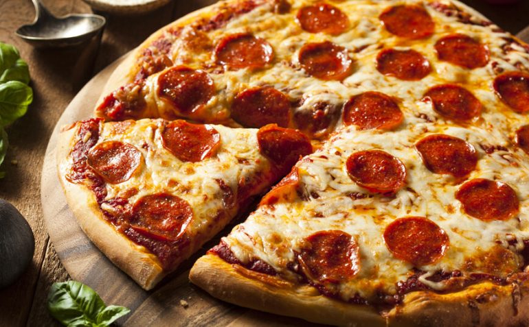 shutterstock225746563 Mozzarella, pepperoni, pizza