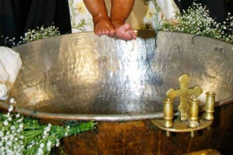 Σάλος με βάπτιση: Νεογέννητο πέθανε λίγες ώρες μετά το μυστήριο