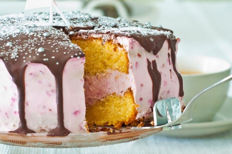 Cake with icing