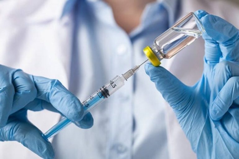Γκάφα στη Βρετανία: Έκαναν δεύτερη δόση σε γυναίκα με διαφορετικό εμβόλιο