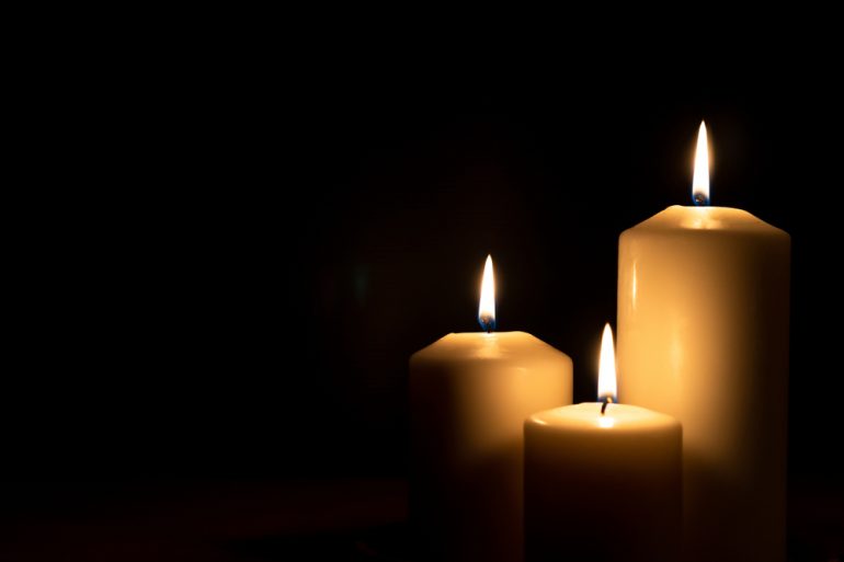 funeral candles burning Αυγορου