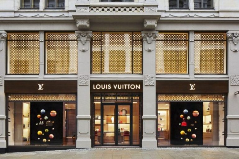 Louis Vuitton withdrew handkerchief after reactions